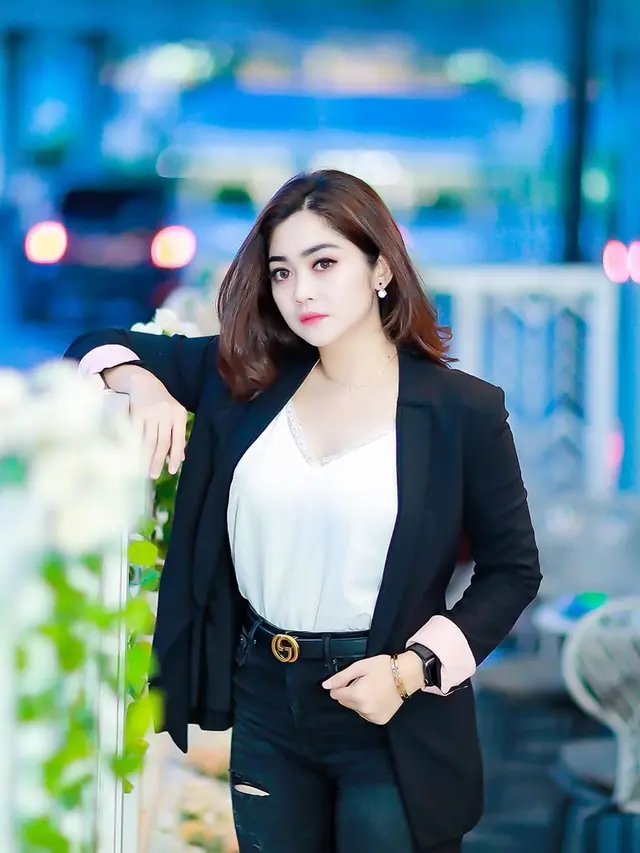 6 Potret Tyana, Wanita yang Viral Disebut Mirip Mendiang Suzanna