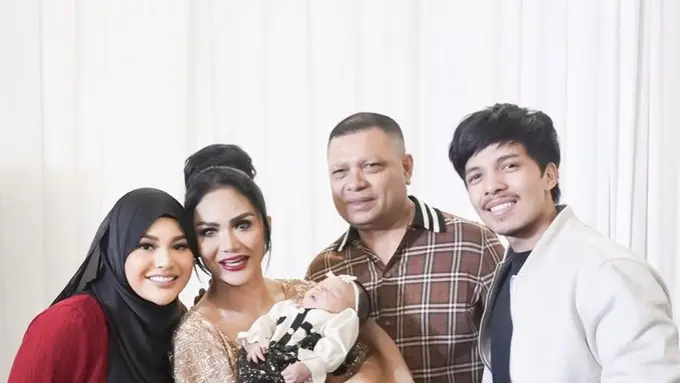 Kado Tas Aurel Hermansyah dan Atta untuk Ulang Tahun Krisdayanti Bernilai Fantastis