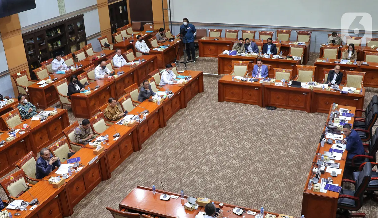 Suasana Rapat Dengar Pendapat (RDP) Kompolnas , Komnas HAM dan LPSK bersama Komisi III DPR di Kompleks Parlemen, Senayan, Jakarta, Senin (22/8/2022). RDP tersebut membahas mengenai kasus penembakan Brigadir J yang melibatkan mantan Kadiv Propam Polri Irjen Ferdy Sambo. (Liputan6.com/Angga Yuniar)