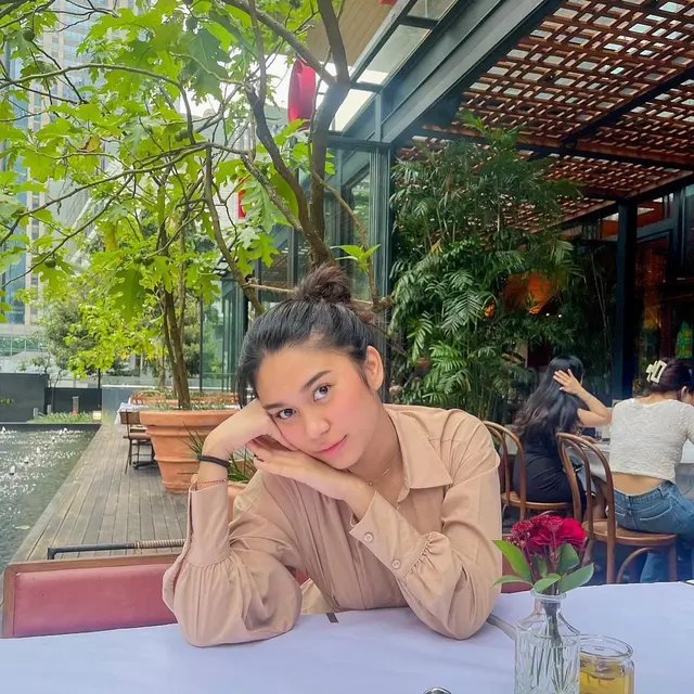 7 Potret Azizah Salsha, Selebgram yang Diduga Calon Istri Pratama Arhan