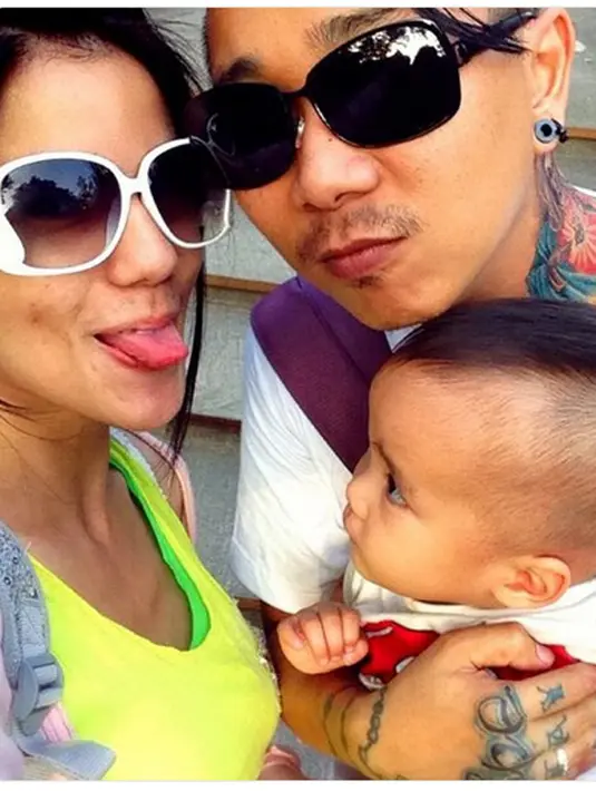 Rumah tangga Sheila Marcia bersama Kiki Mirano juga sedang tidak harmonis. Bahkan, Sheila telah siap untuk membesarkan ketiga anaknya sendiri. (Bintang.com/twitter)