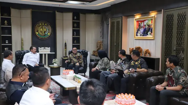 Menteri Pendayagunaan Aparatur Negara dan Reformasi Birokrasi (Menpan RB) Abdullah Azwar Anas beserta Jaksa Agung ST Burhanuddin mengkaji pembentukan badan pemulihan aset.