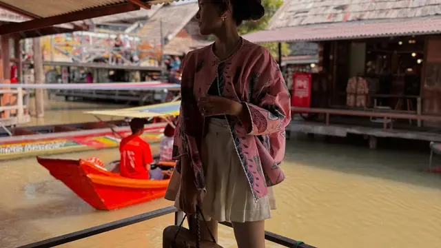 Pesona Titi Radjo Padmaja saat Kenakan Batik dengan Berbagai Model, Super Elegan dan Kasual