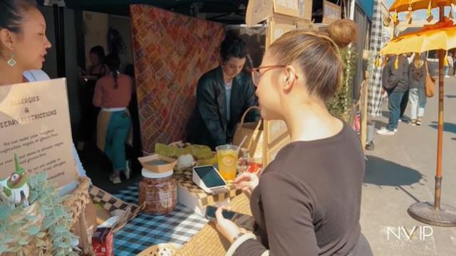 7 Potret Nikita Willy dan Indra Priawan Berburu Kuliner di Amerika, Tampil Simpel