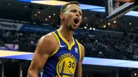 Guard Golden State Warriors, Stephen Curry, didenda Rp 677 juta oleh NBA karena melempar wasit ke arah ofisial saat menghadapi Memphis Grizzlies, Minggu (22/10/2017) WIB. (USA Today Sports)