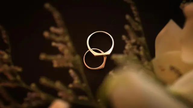 6 Gaya Sederhana Cita Citata dan Didi Mahardika dalam Foto Akad Nikah yang Baru Terungkap