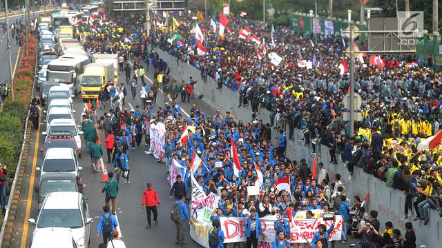 Demo Mahasiswa di DPR Lumpuhkan Tol Dalam Kota