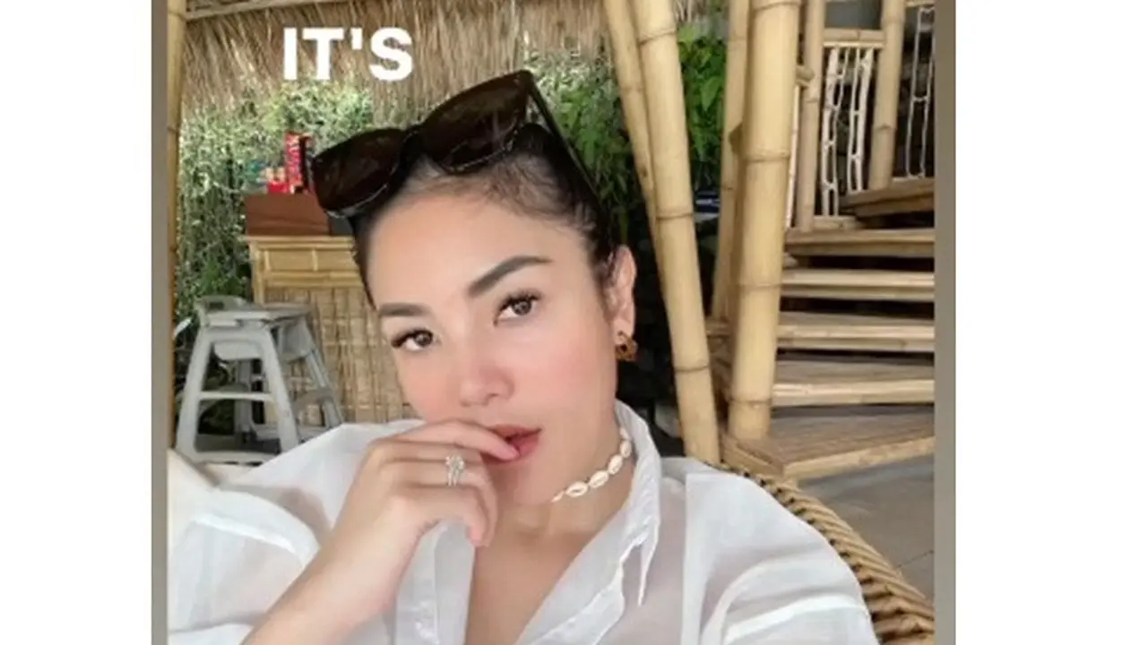 7 Potret Seru Liburan Nindy Ayunda di Bali, Tetap Stylish