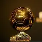 Trofi Ballon d'Or dibuat di Perancis. | via: iran-daily.com