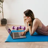 Olahraga tipis-tipis untuk liburan tahun baru (foto: Pexels/Karolina Grabowska)