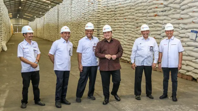 Kunjungi Gudang Bulog, Menteri BUMN Pastikan Stok Beras Aman