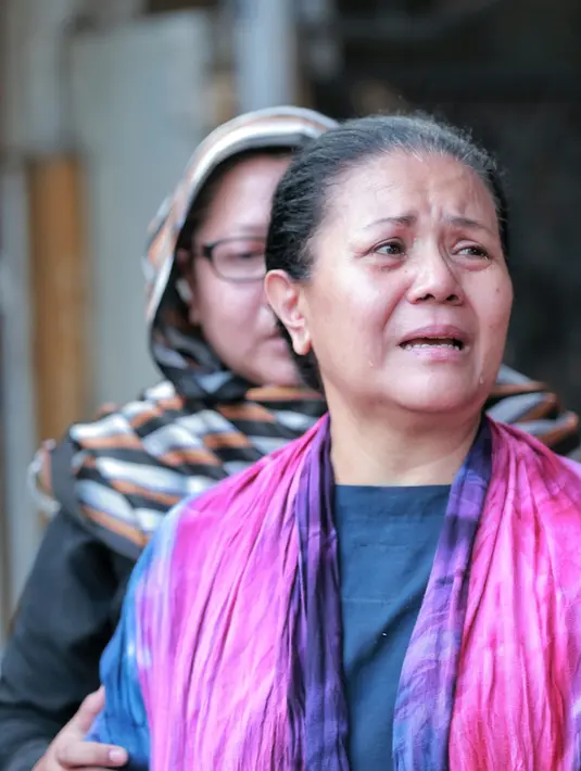 "Sebelum meninggal abis bangun tidur dia sempet keluar, kemudian dia pulang sama temennya terus dia bilang cape, mau tidur, trus ditemuin udah enggak ada," sambung sang ibunda. (Adrian Putra/Bintang.com) 