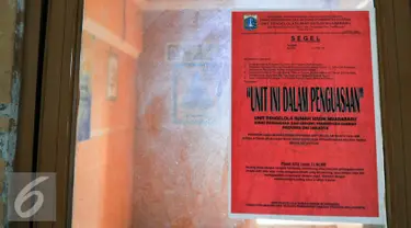 Salah satu unit di Rusun Muara Kapuk tampak telah dikosongkan oleh penghuninya, Jakarta, Jumat (22/4/2016). Sebanyak 10 unit rusun yang kedapatan terindikasi diperjualbelikan disegel oleh Petugas. (Liputan6.com/Yoppy Renato)