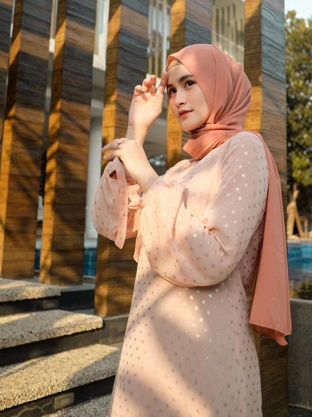 Mantap Berhijab, Ini 6 Potret Nadya Fricella Istri Miqdad Addausy yang Makin Memesona