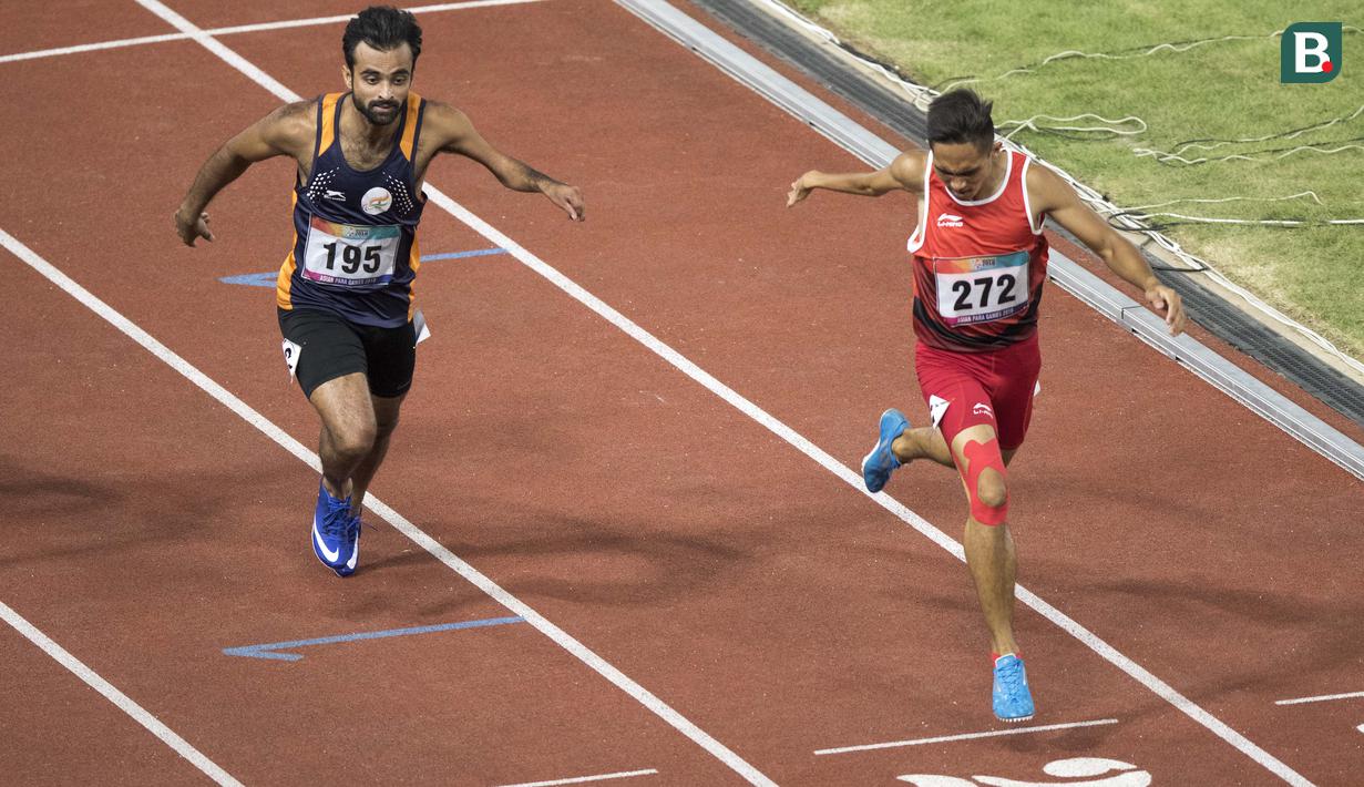 Ferry Pradana meraih medali perak di cabang para atletik nomor lari 400 meter putra klasifikasi T45/46/47 pada Asian Para Games 2018, di Stadion Utama Gelora Bung Karno Jakarta, Kamis(11/10/2018).  (Bola.com/Peksi Cahyo)