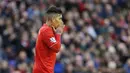 Bintang Liverpool asal Brasil, Roberto Firmino, tampak kecewa usai gagal meraih kemenangan atas Sunderland. Kemenangan The Reds yang sudah di depan mata harus sirna akibat dua gol di delapan menit penghujung laga. (Reuters/Carl Recine)