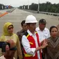 Presiden RI Joko Widodo meresmikan pengoperasian jalan tol Medan-Kualanamu-Tebing Tinggi seksi 2-6 sepanjang 41,65 kilometer (km). (Ilyas/Liputan6.com)