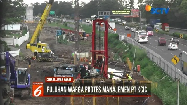 Warga di Cimahi protes terhadap pembangunan proyek kereta cepat Jakarta-Bandung. Mereka menagih janji manajemen untuk merekrut tenaga kerja dari masyarakat lokal yang hingga saat ini belum terwujud.