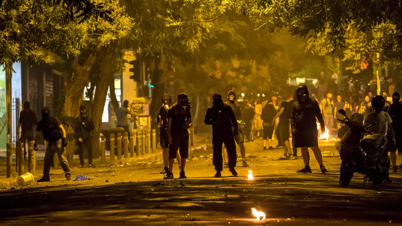 20150706-Bentrokan-Pengumuman-Hasil-Referendum-Yunani1