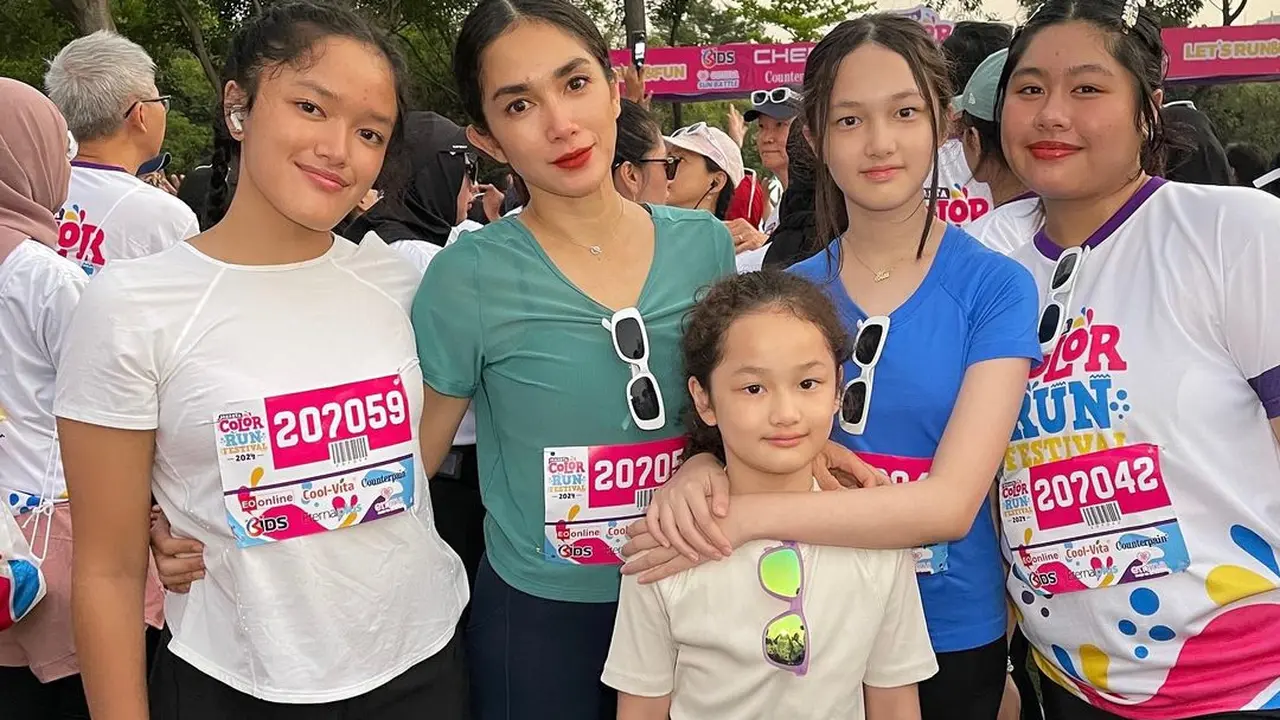 6 Potret Ussy Ikut Event Color Run Festival 2024 Bareng Anak, Elea Selalu Curi Perhatian