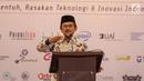 Presiden RI Ke-3 BJ Habibie bersiap memberikan sambutan dalam acara Habibie Festival 2017 di Jakarta, Senin (7/8). Festival mengambil tema "Technolog Inovation for People". (Liputan6.com/Faizal Fanani)