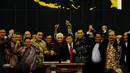 Seluruh pimpinan DPR dan perwakilan dari KIH-KMP usai menandatangi kesepakatan damai di Gedung DPR RI, Jakarta, Senin (17/11/2014). (Liputan6.com/Andrian M Tunay)