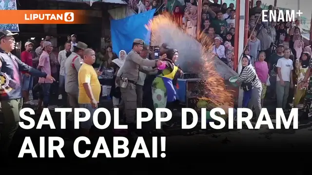 VIDEO: Ngamuk! Pedagang Kaki Lima Siram Satpol PP Pakai Air Cabai!