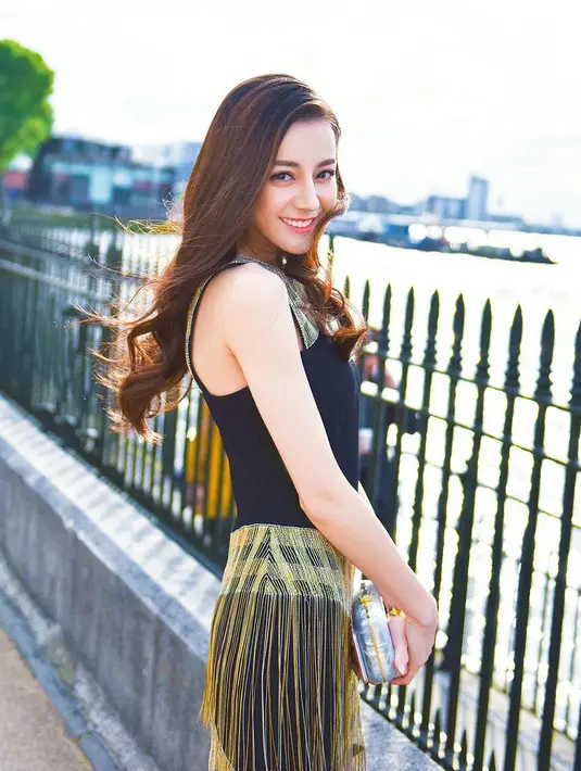 yang cantik, ia punya kulit putih, hidung mancung, dan mata yang indah. (Foto: instagram.com/dear_dlrb)