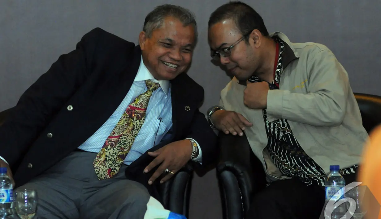 Teguh Samudera (kiri) saat menjadi pembicara diskusi yang diselenggarakan oleh Bidang Kepemudaan Partai Hanura, Jakarta, Jumat  (10/10/2014) (Liputan6.com/Faisal R Syam)