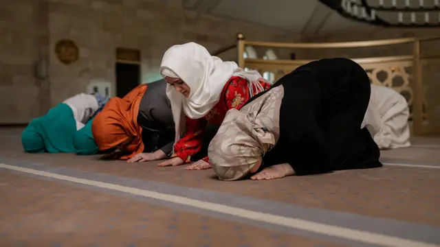 Mengajarkan anak untuk kewajiban beribadah