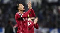 Bek Liverpool, Virgil van Dijk, usai membela The Reds di Liga Champions. (Thibaud MORITZ / AFP)