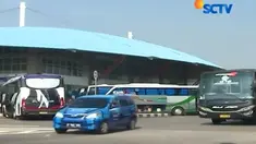 Pastikan stiker Kementerian Perhubungan telah terpasang di badan bus yang Anda tumpangi sebagai bukti kelaikan bus.