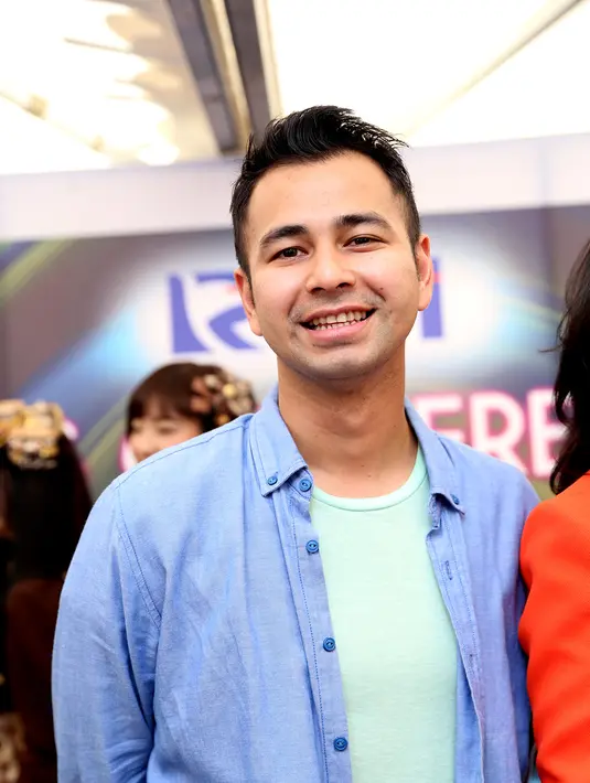 Raffi Ahmad memiliki bisnis Nasi Raden bersama temannya, RA Jeans, sang istri dibuatkan bisnis Bakmi RN, sang mertua menjalankan bisnis roti bakar sedangkan sang ibu sendiri dipercayakan bisnis bubur. (Andy Masela/Bintang.com)