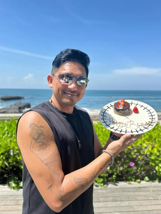 8 Potret Ryan Delon dan Sharena Liburan Berdua di Bali, Jalani Ritual Melukat