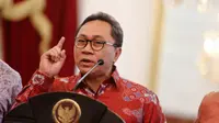 Ketua Umum PAN Zulkifli Hasan saat memberikan keterangan pers di Istana (Liputan6.com/ Faizal Fanani)