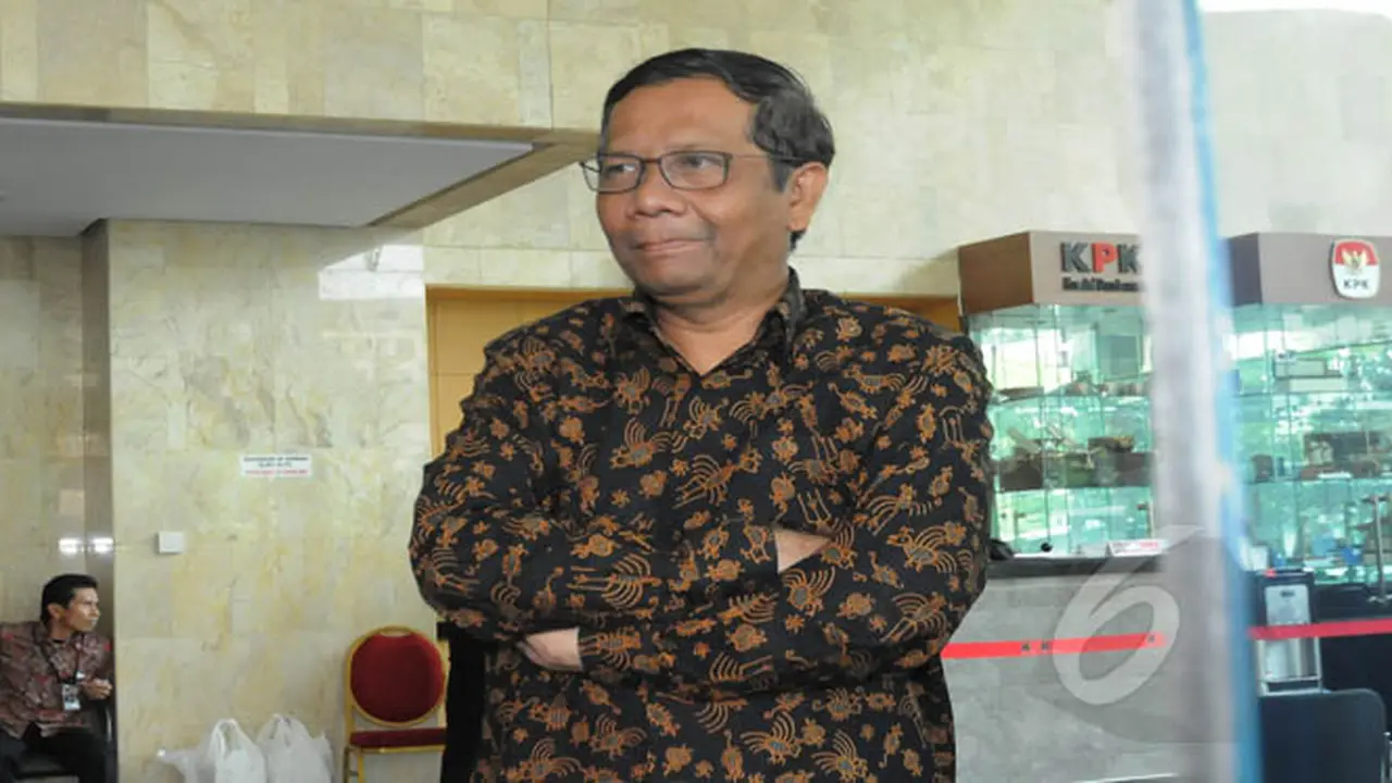 Mantan Ketua MK Mahfud MD Tiba-tiba Datangi KPK