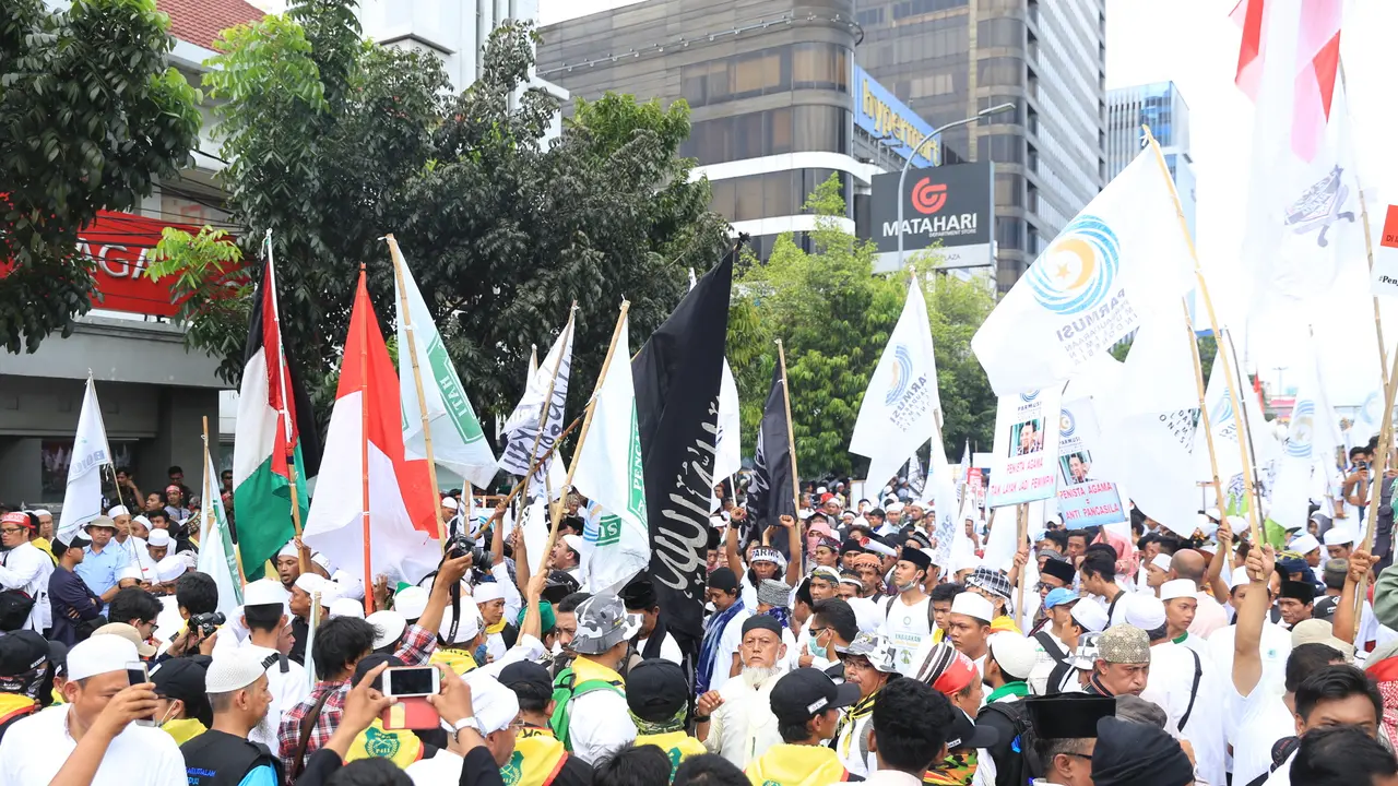 Sidang Ketiga Ahok Usai, Massa FPI Membubarkan Diri
