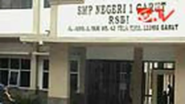 Copot Topi Saat Upacara, Siswa Dipukul Guru