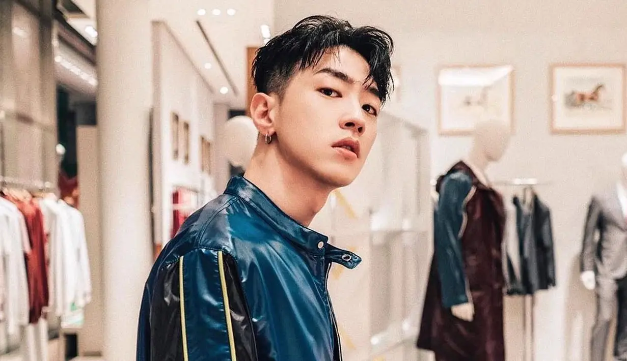 Gray merupakan rapper dan produser yang memulai debutnya pada 2012. Namanya dikenal publik setelah dirinya dan Jay Park menjadi juri di Show Me The Money 5. (Foto: koreaboo.com)