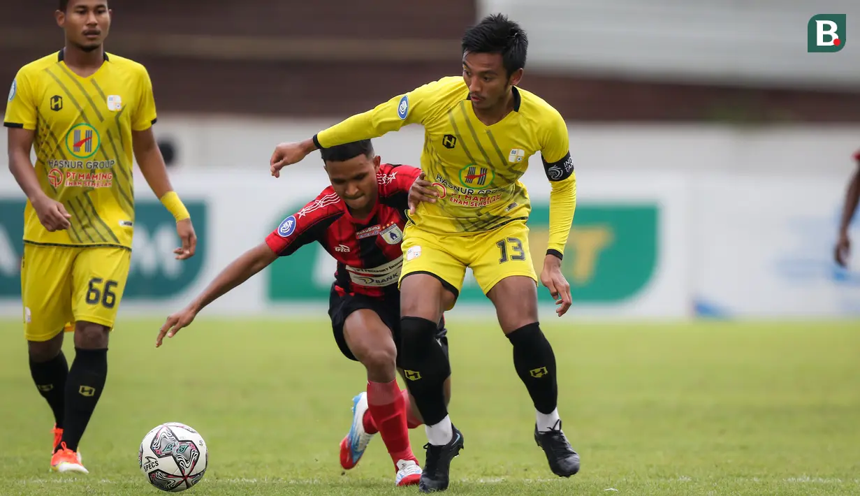 Bayu Pradana merupakan gelandang senior di BRI Liga 1 2021/2022. Ia juga sukses menyelamatkan Barito Putera untuk tidak terdegradasi ke Liga 2. Bayu terkenal dengan kemampuannya dalam tembakan jarak jauhnya. Tercatat sudah ada tiga gol yang ia ciptakan dari situasi itu. (Bola.com/Bagaskara Lazuardi)