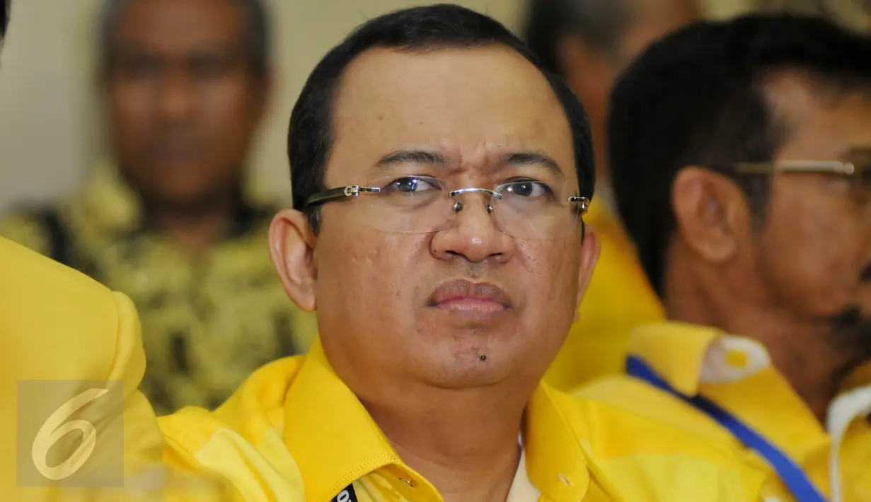 Calon Ketua Umum Partai Golkar Priyo Budi Santooso, memberikan keterangan pers di Bali Nusa Dua Convention Center, Bali, (15/5). Mereka menolak voting terbuka dalam pemilihan ketum di Musyawarah Nasional Luar Biasa Golkar. (Liputan6.com/JohanTallo)