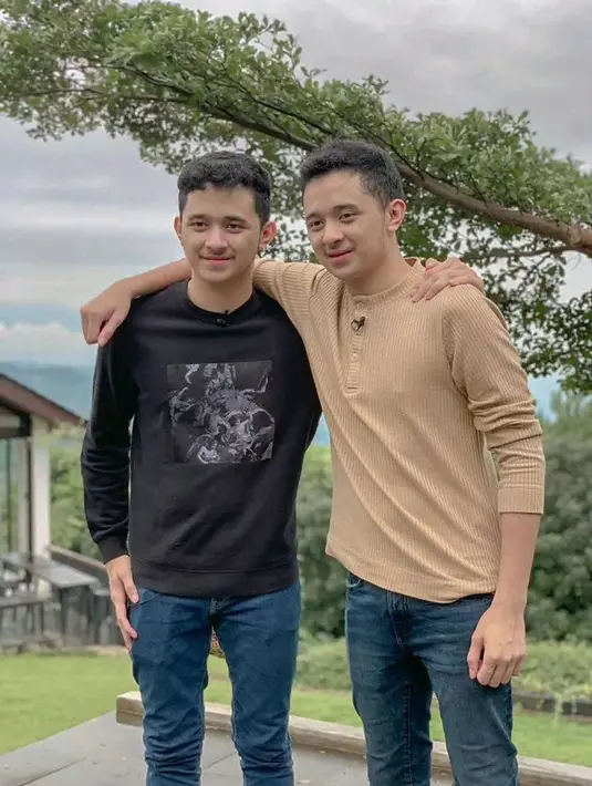 <p>Di usianya yang sudah dewasa, salah satu di antara mereka ternyata sudah mempunyai kekasih. [Foto: instagram.com/nakulasadewakussler]</p>