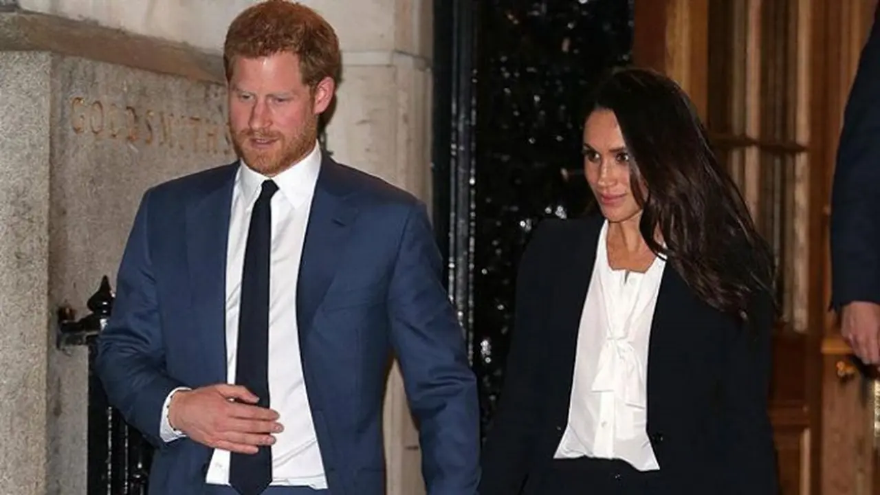 Tanpa Gaun, Meghan Markle Kembali Langgar Aturan Kerajaan Inggris