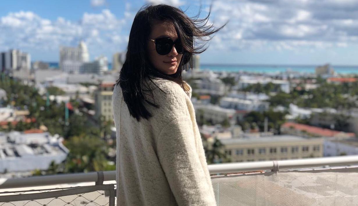 Hari Valentine kerap dirayakan oleh muda-mudi yang sedang kasmaran dan identik dengan memberikan bunga, cokelat atau hadiah lainnya. Namun sepertinya tidak berlaku bagi Luna Maya. (Instagram/lunamaya)