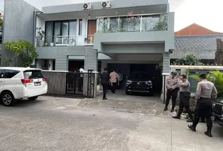 KPK) menggeledah rumah milik polisi aktif Ipda Yayat Sudrajat (YYS) pada Senin (21/9/2026). (Foto: Dokumentasi KPK)