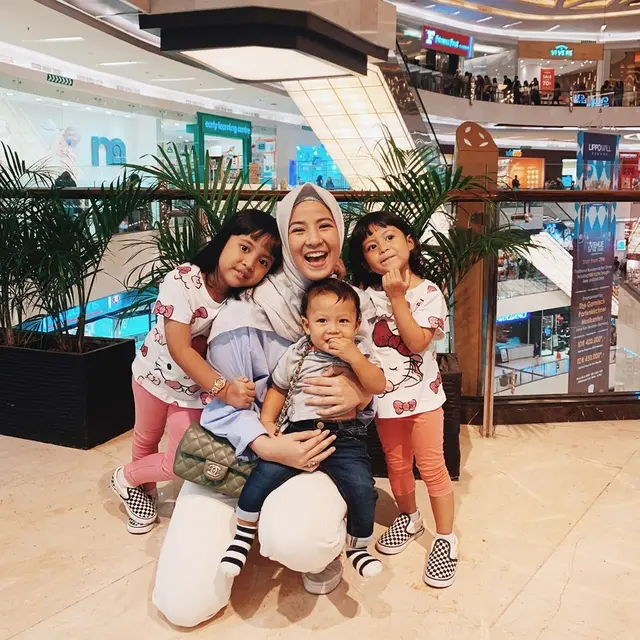 Natasha Rizky dan keluarga. (Foto: Instagram @natasharizkynew)