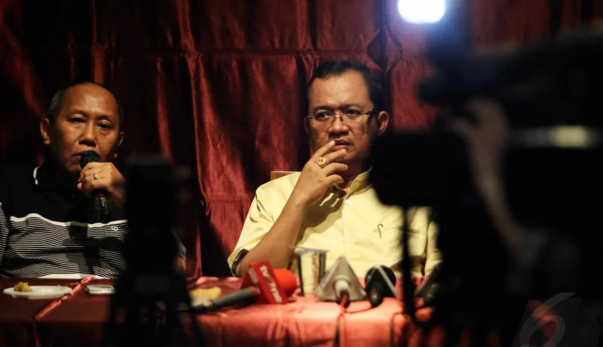 Dalam diskusi tersebut, Priyo Budi Santoso optimis dapat mementahkan skenario pemenangan Aburizal Bakrie secara aklamasi dalam proses pemilihan Ketum Partai Golkar, Jakarta, Minggu (16/11/2014). (Liputan6.com/Faizal Fanani)