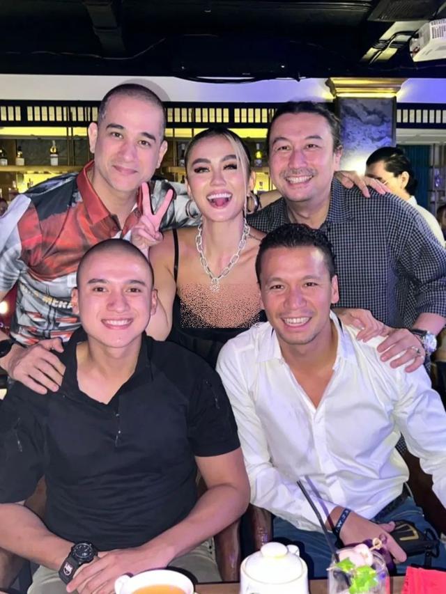 Klarifikasi Kabar Meninggal, Ini 6 Potret Agnez Mo yang Sedang Pulang ke Indonesia