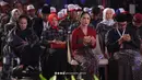 Krisdayanti mengucap terima kasih kepada sang ibunda, Rachma Widadiningsih, yang telah mendampingi di debat perdana ini. Ia bersyukur telah dilahirkan di Kota Batu.  Kini, istri Raul Lemos itu kembali ke Batu untuk mengabdi dan berkontribusi bagi kemajuan tanah kelahirannya. (Liputan6.com/IG/@krisdayanti_official)