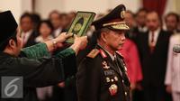 Kapolri  Tito Karnavian diambil sumpahnya saat dilantik menjadi Kapolri di Istana Negara, Jakarta, Rabu (13/7).  Tito Karnavian dilantik dengan Keputusan Presiden tentang pengangkatan Kapolri Nomor 48/Polri/Tahun 2016. (Liputan6.com/Faizal Fanani)